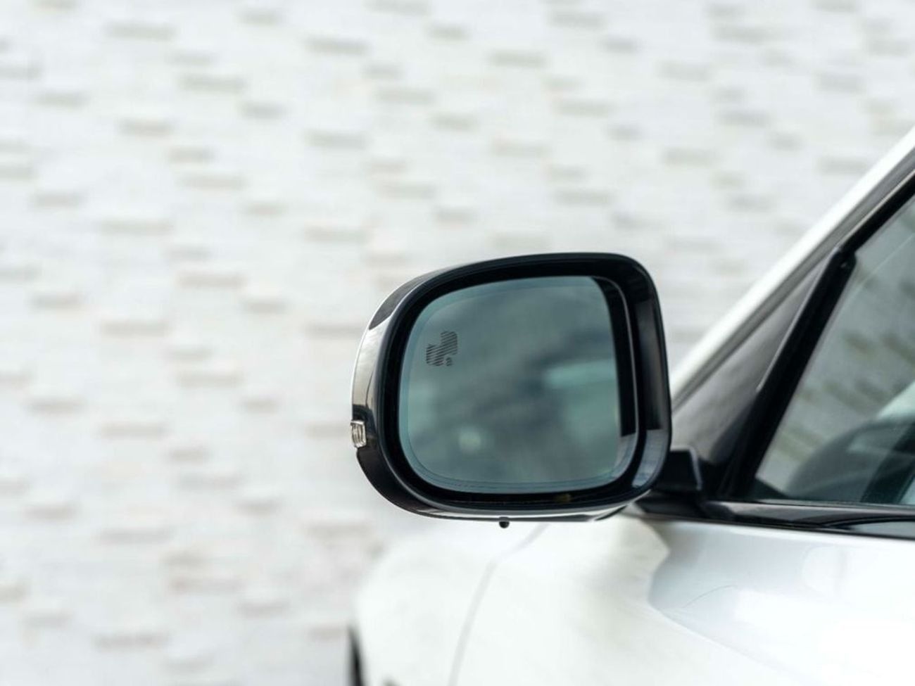 جاكوار XF R-Sport 2.0L Sedan