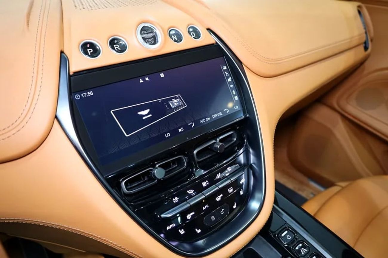 أستون مارتن DBX 550