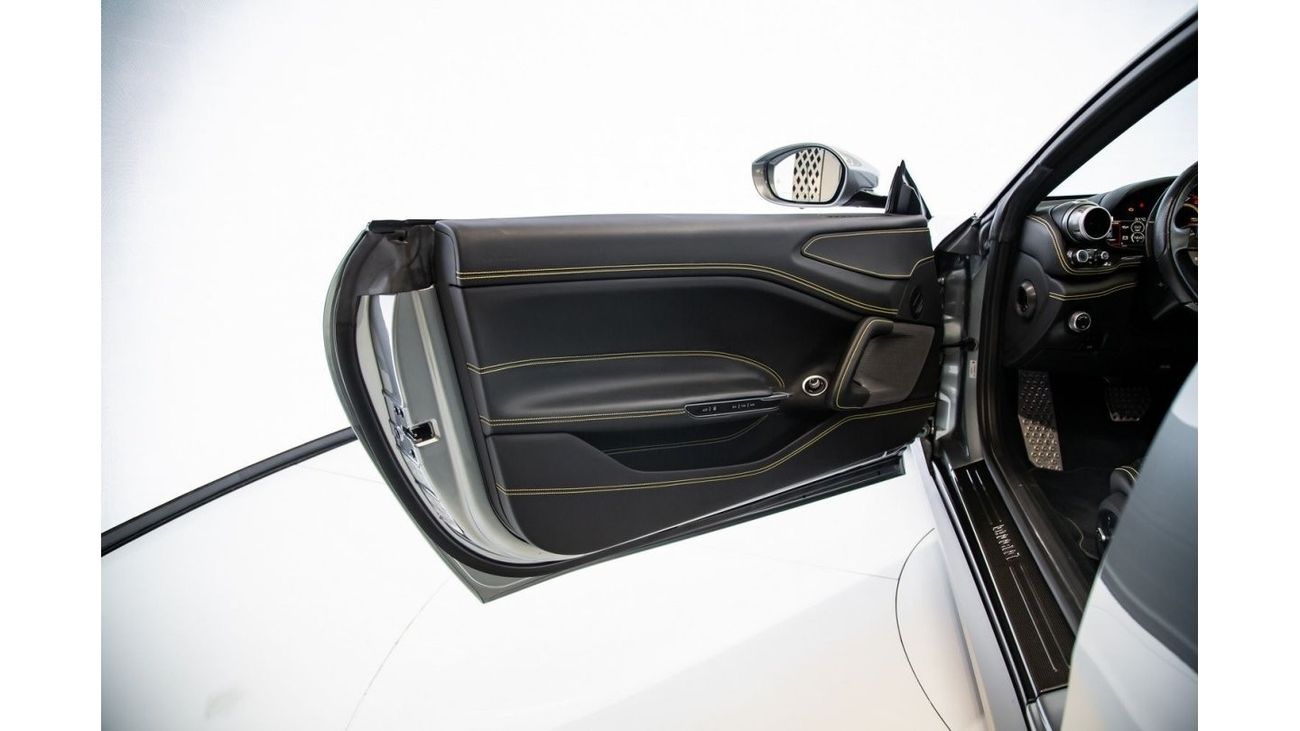 فيراري جي تي سي 4  لوسو Ferrari GTC4LUSSO T V8