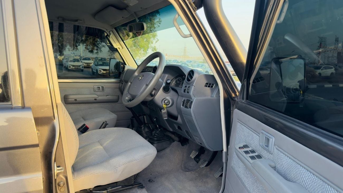 Toyota Land Cruiser 70 OFF-ROAD READY | RHD | MANUAL TRANSMISSION | 4500CC DIESEL | 2015 | BULL BAR + LED LIGHTS | ROOF RAC