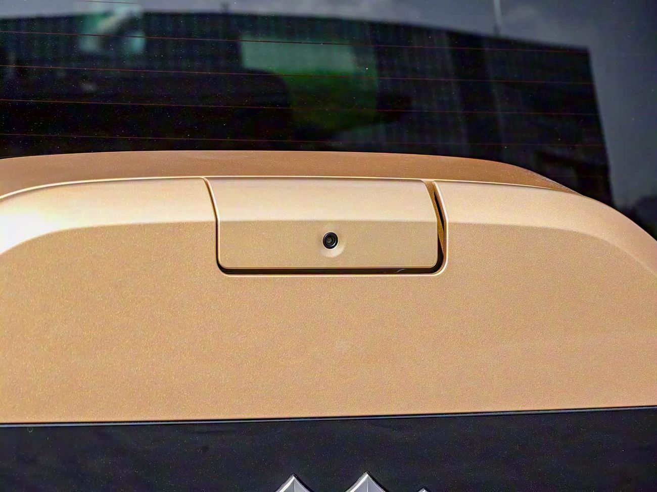 بي واي دي ليوبارد تيتانيوم 7 Ultra