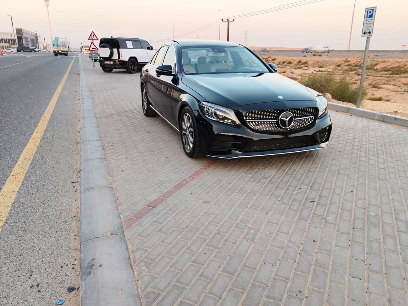 مرسيدس بنز C 300 قمة الأناقة! مرسيدس بنز C 300 موديل 2017 | حالة نظيفة جداً | 170,000 كم – رفاهية بسعر لا يُنافس!