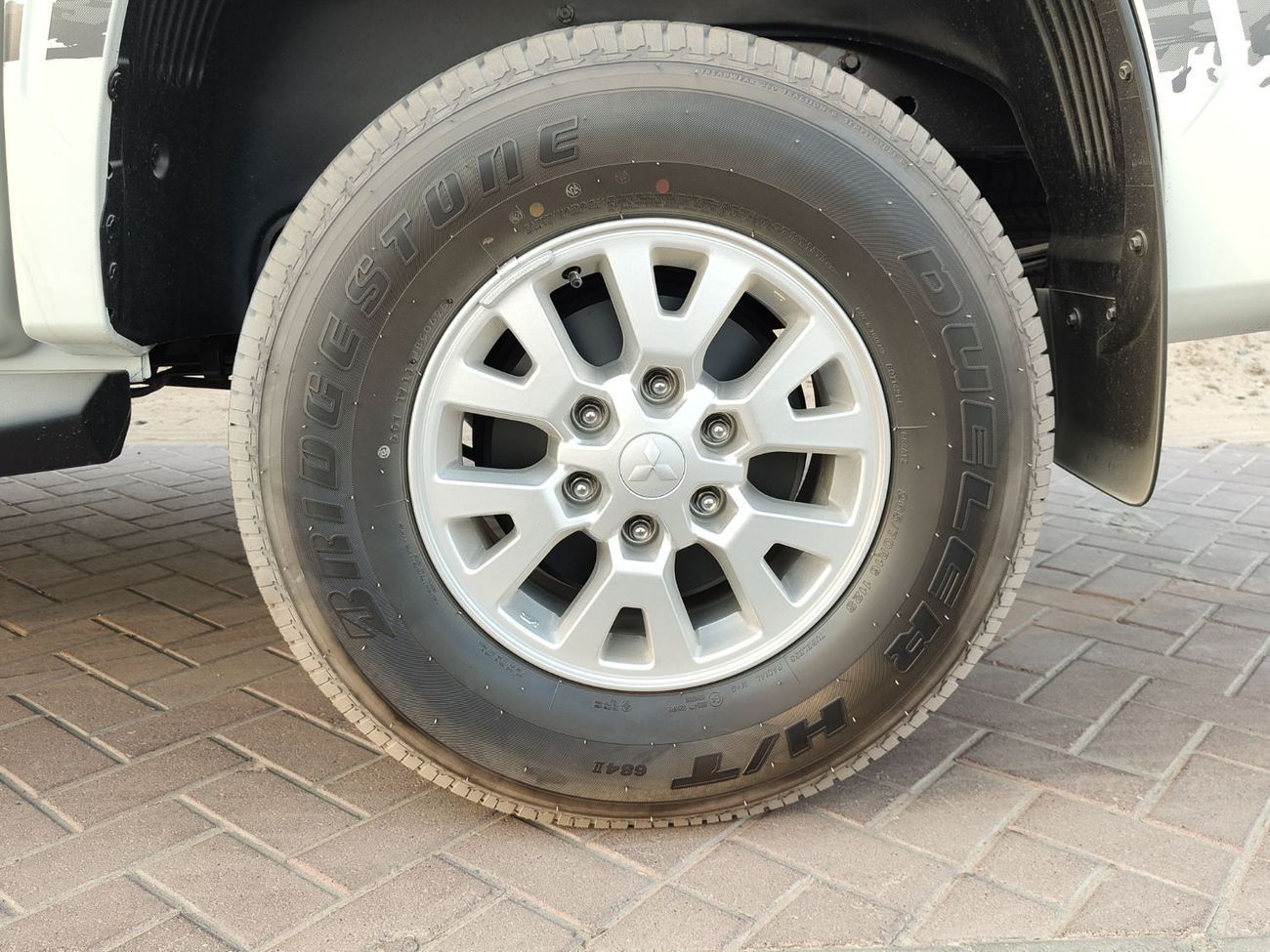 Mitsubishi L200 GLX 2.4L MITSUBISHI L200 PETROL BASIC 2025