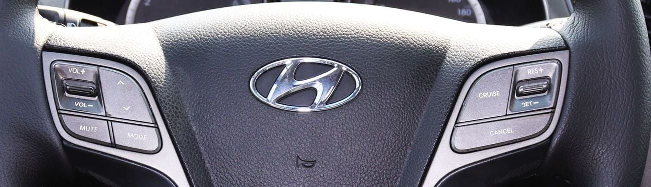 Hyundai Santa Fe GL 2.4L AWD Hyundai Santa Fe 2016, GCC car, in excellent condition, 7 seats, 2.4L, panoramic roof