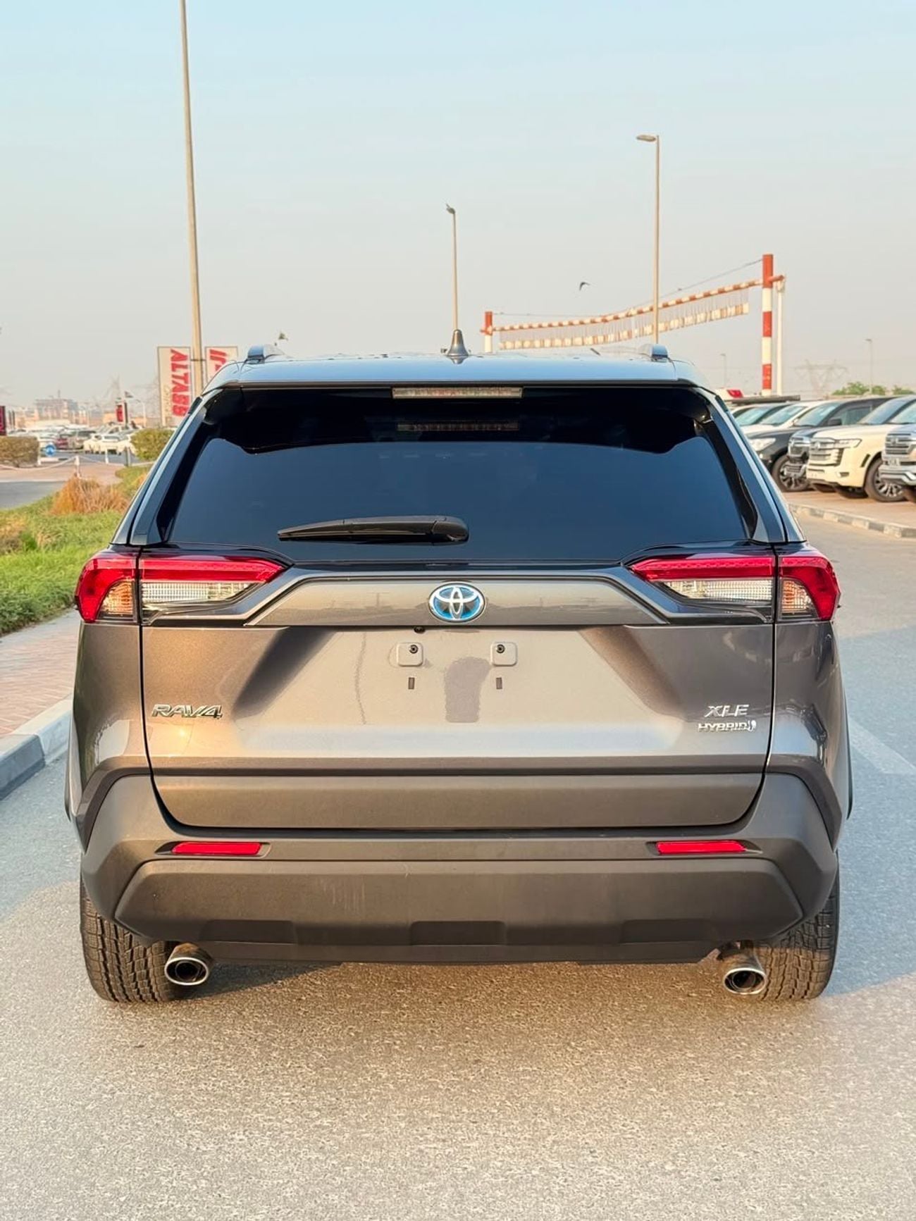 Toyota RAV4 XLE HEV Hybrid premium