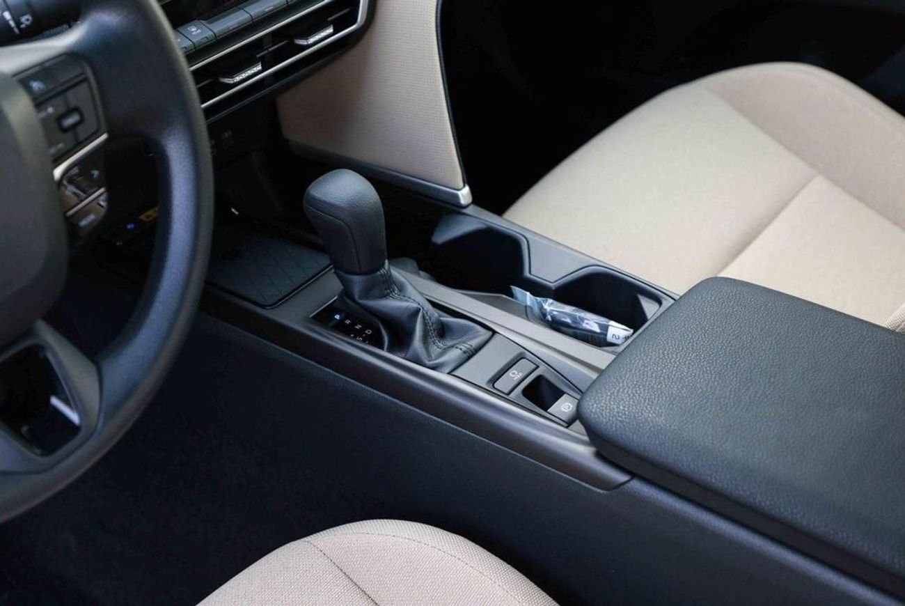 Toyota Camry 2025 TOYOTA CAMRY E 2.5 - PLATINUM WHITE PEARL inside BEIGE | Export Only