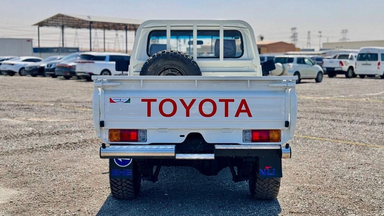 تويوتا لاند كروزر بيك آب SINGLE CABIN | BULL BAR WITH LED LIGHTS | RHD | 1992 | 4.2L DIESEL ENGINE | MANUAL TRANSMISSION | 4W