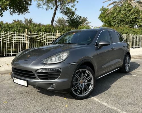 Porsche Cayenne S V8 4.8 Liters (400 HP) - Full Service - Full Options - Very Clean