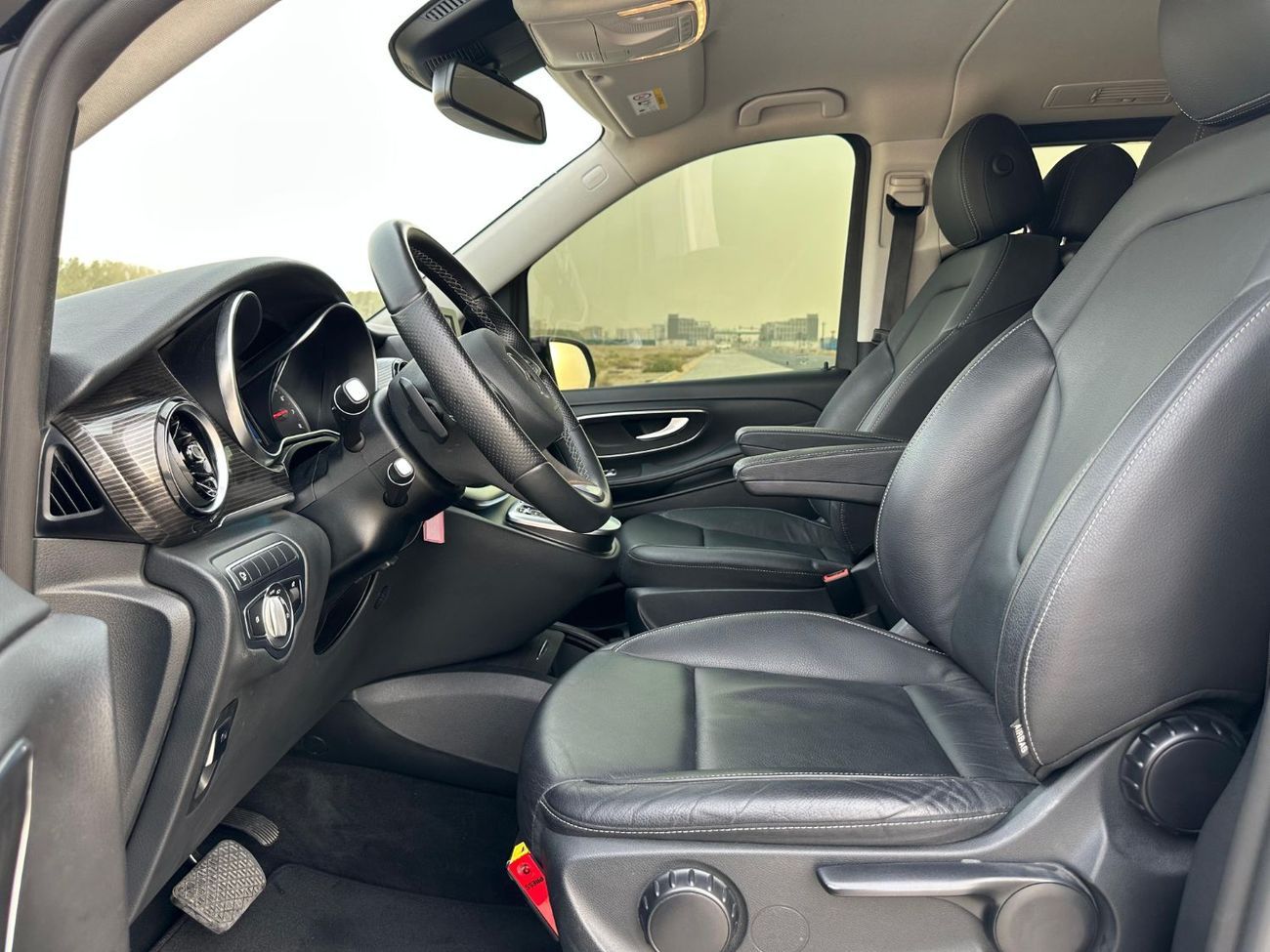 Mercedes-Benz V 250 Std 2.1L MERCEDES V-250 GCC 2024 ORGINAL PAINT // LOW MILEAGE // PERFECT CONDITION