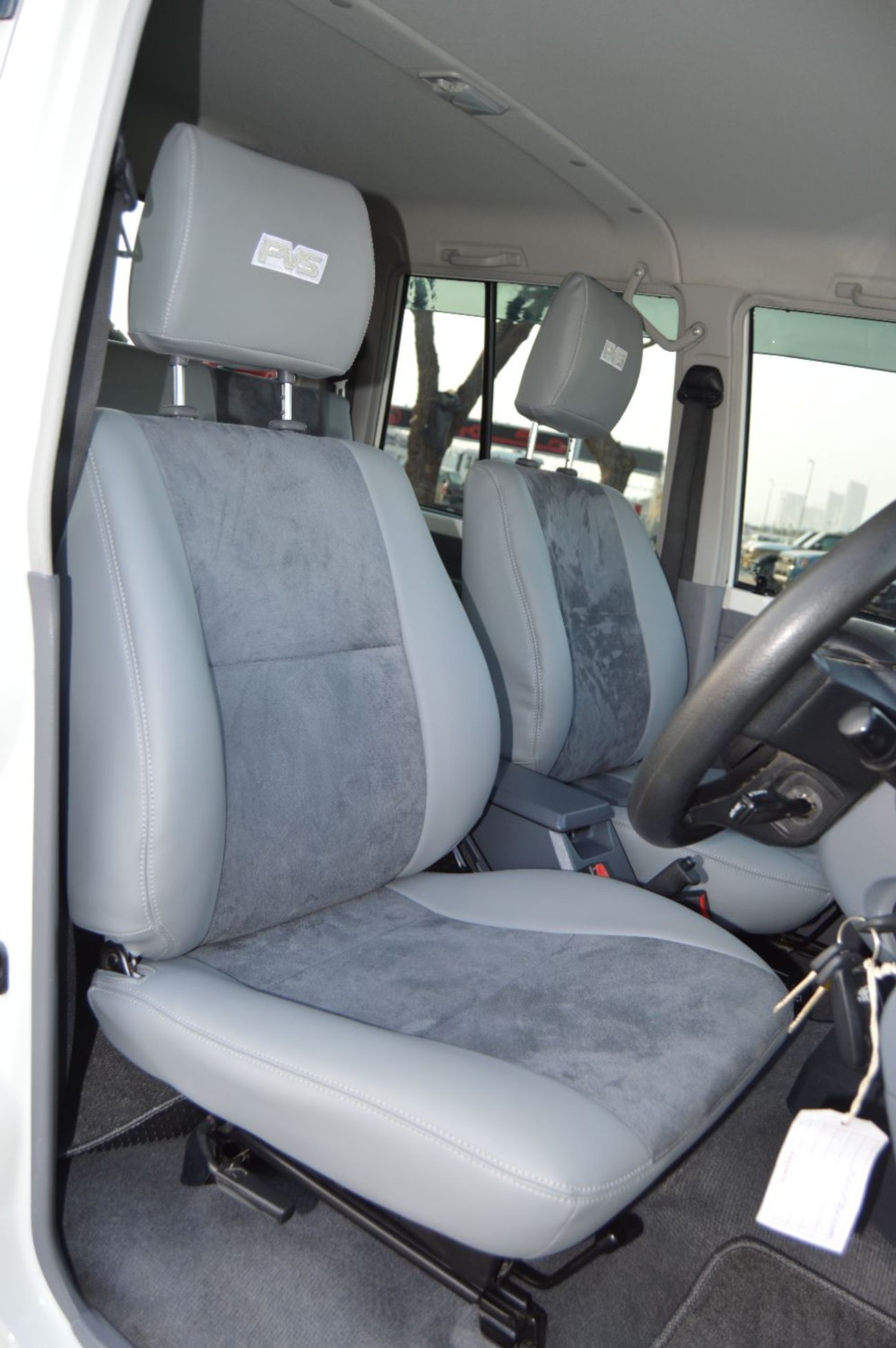 تويوتا لاند كروزر بيك آب Double Cabin  Right Hand Drive  Model: *2022* Engine:  V8/ 4.5L