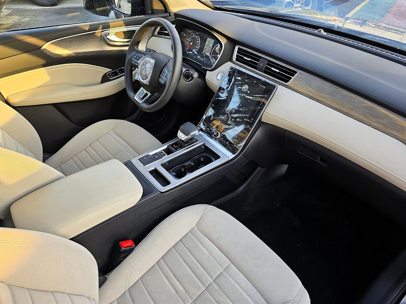 أم جي RX5 Mg RX5 Comfort 1.5l A/T black ⚫ 2024 model with Panoramic Roof and Push Start