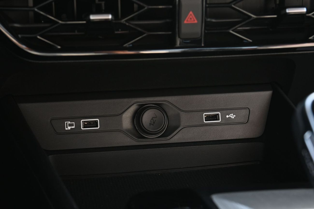 MG GT MG GT Luxury 1.5L Turbo Petrol, Fastback Seda, Model 2024, Color Grey