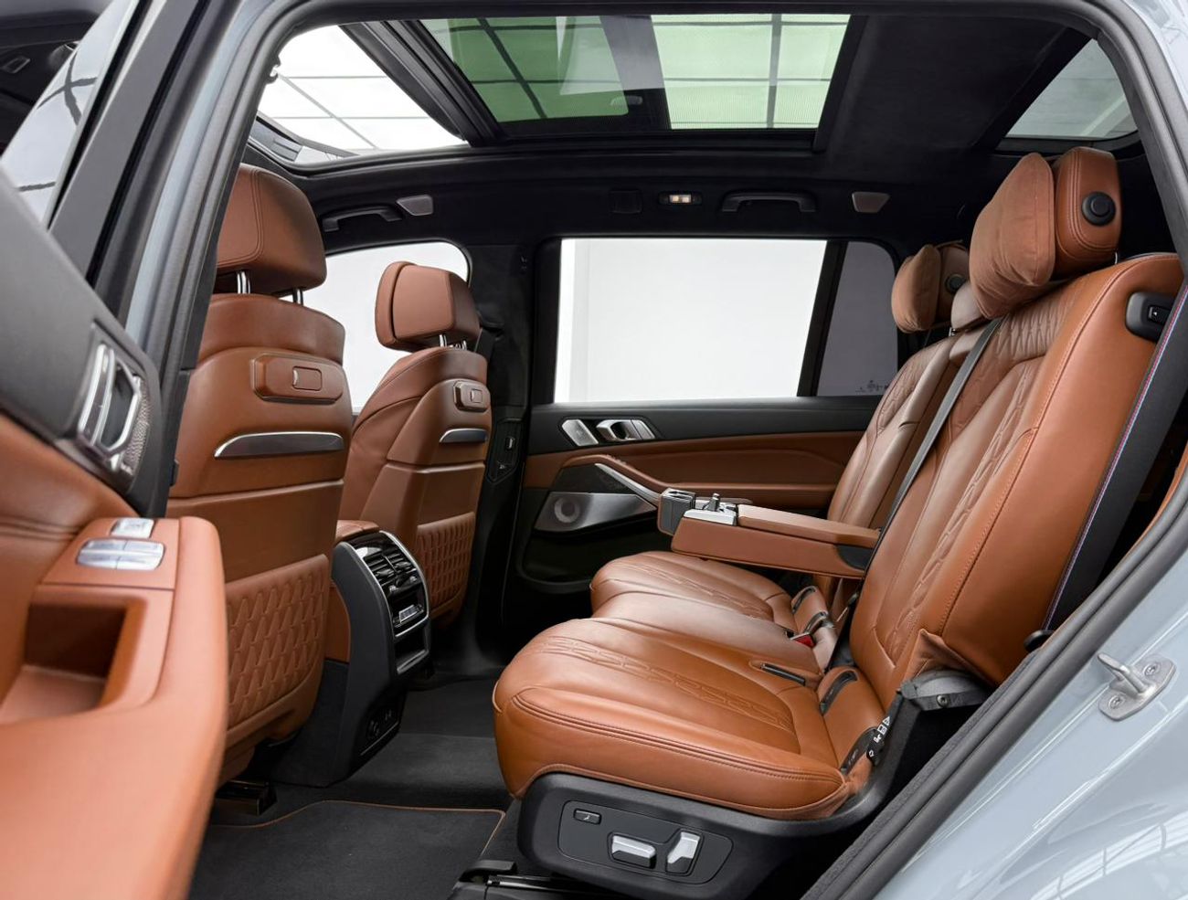 BMW X7 M60i, 4.4 Automatic. 7seats . All Wheel Drive.5doors