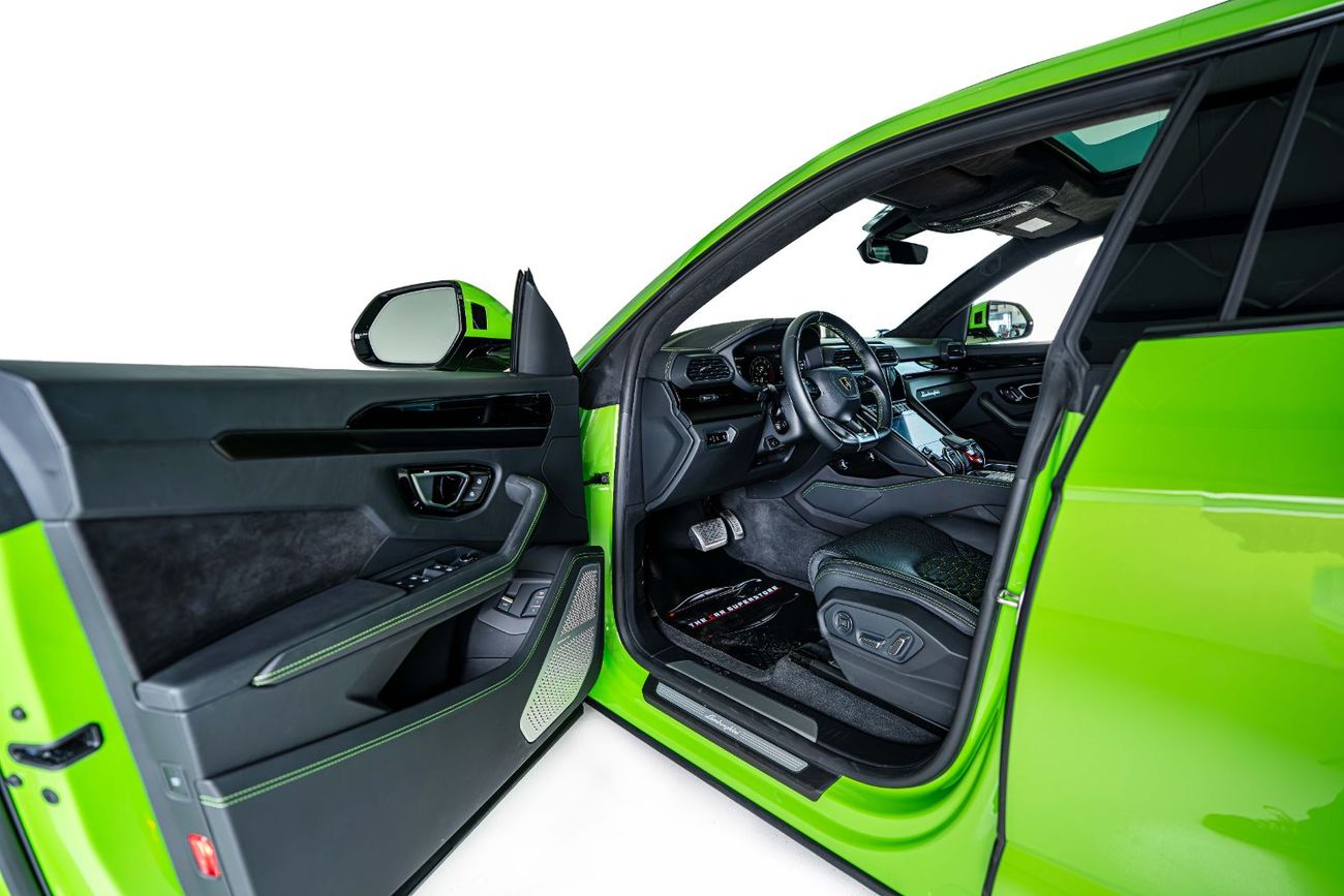 Lamborghini Urus S 4.0T V8 Special Color-23 Inch High Gloss Black Rims-Black Exhaust Tail Pipes