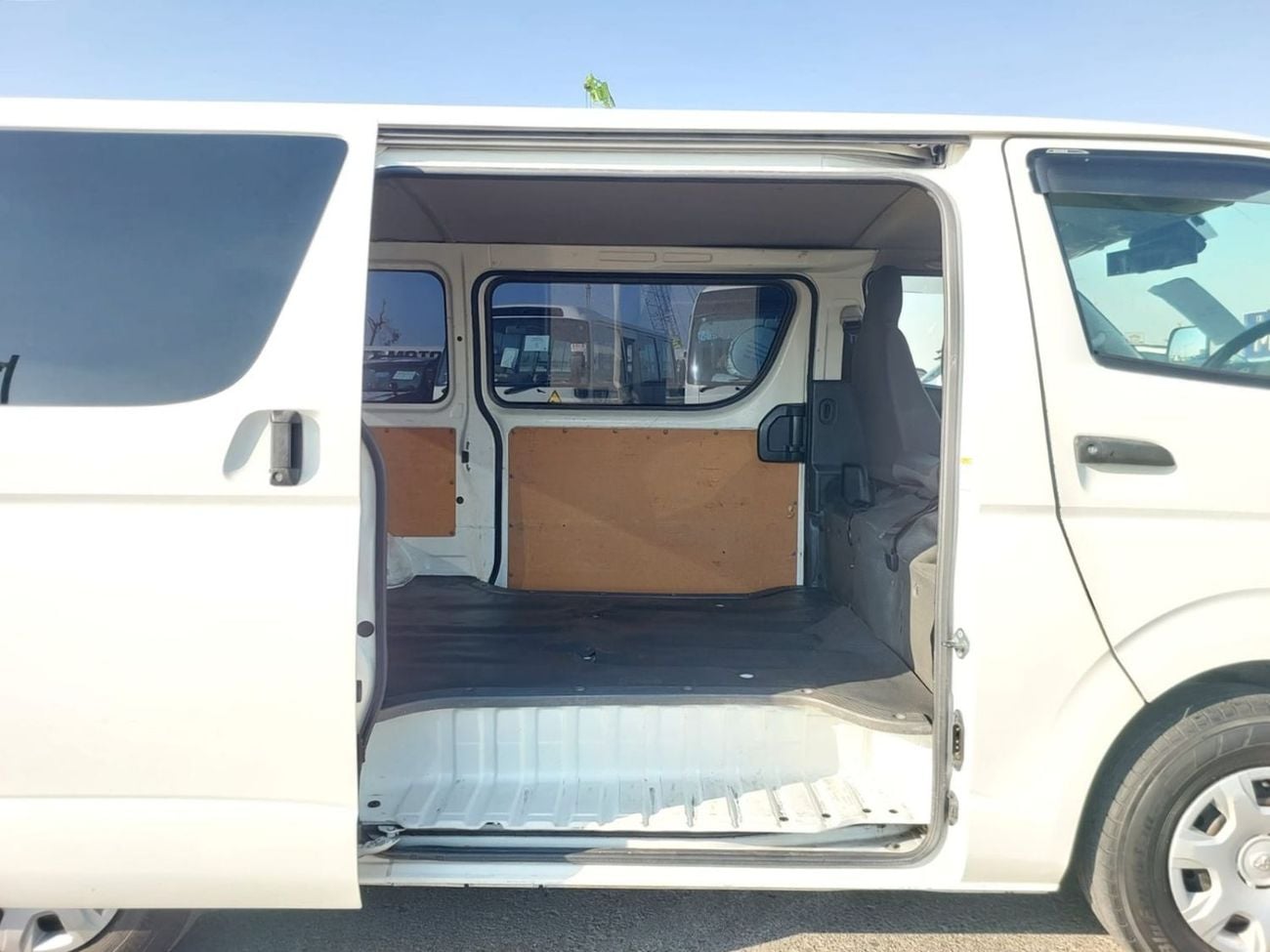 تويوتا هاياس TOYOTA HIACE VAN RHD 2019 MODEL 2.8 L DIESEL AUTOMATIC(PM05162)