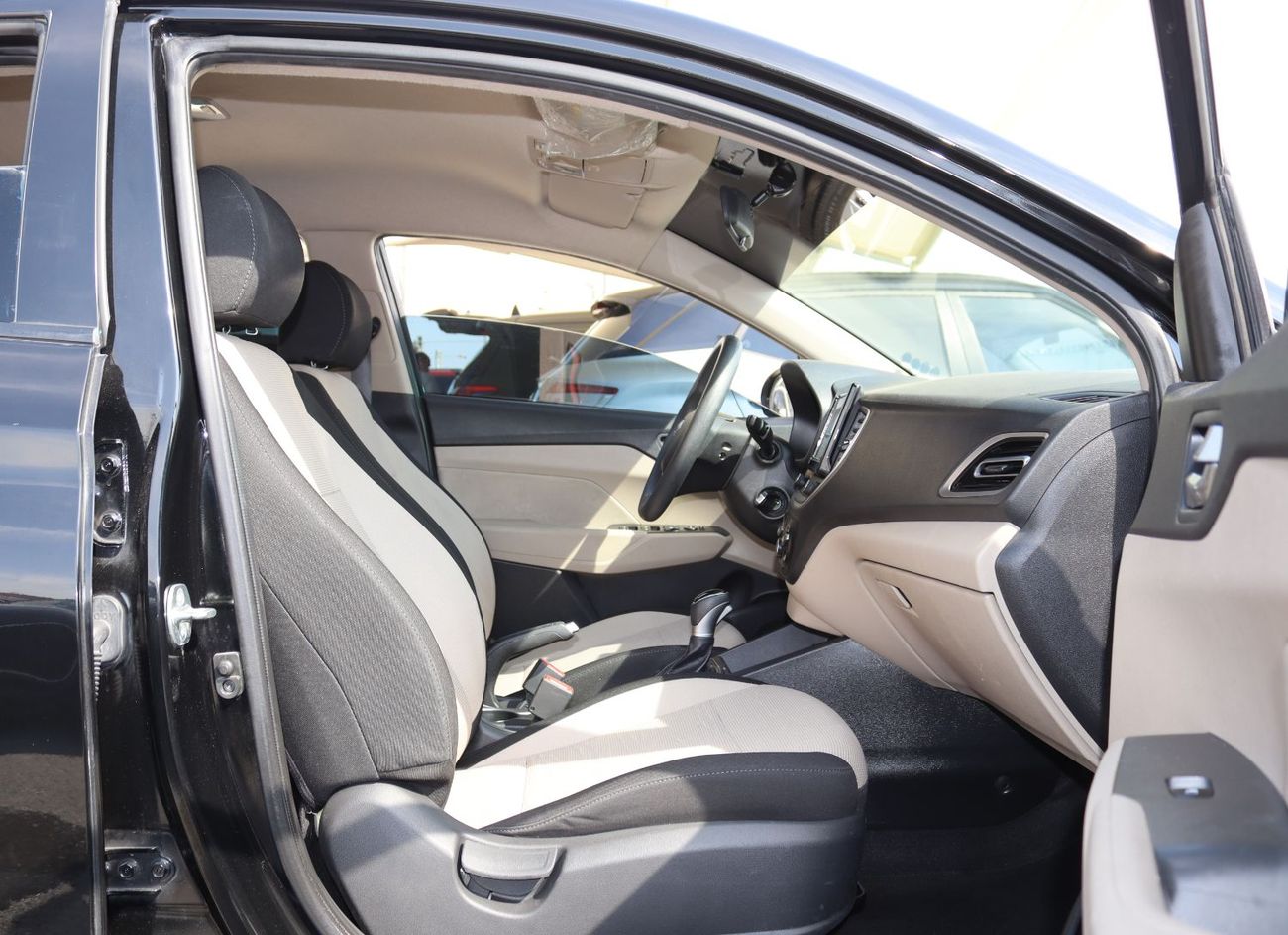 هيونداي أكسنت هيونداى أكسنت 2023 خليجى بدون حوادث محرك 1.6L ممشى قليل بحاله ممتازه