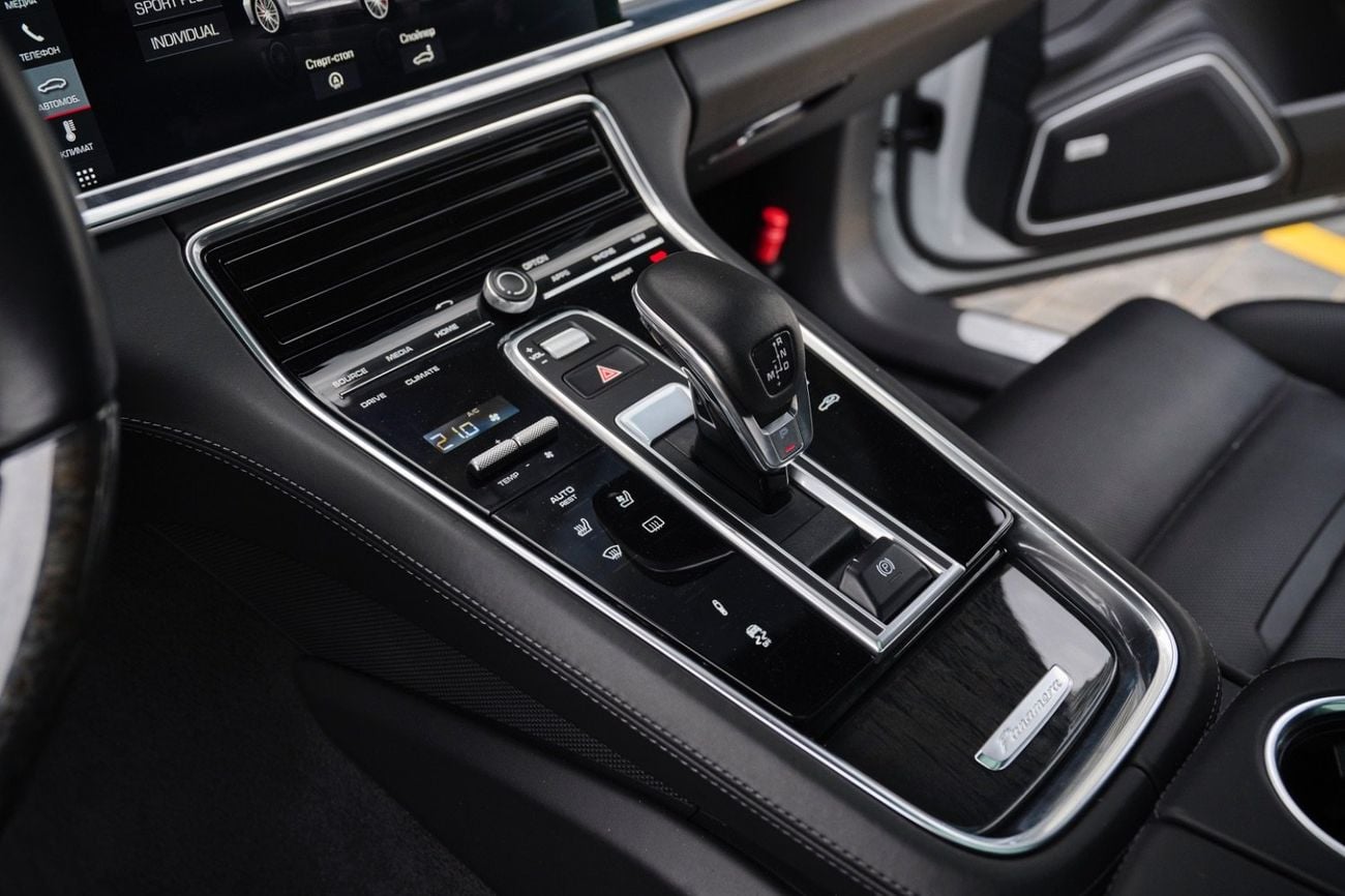 Porsche Panamera Turbo 4.0L AWD