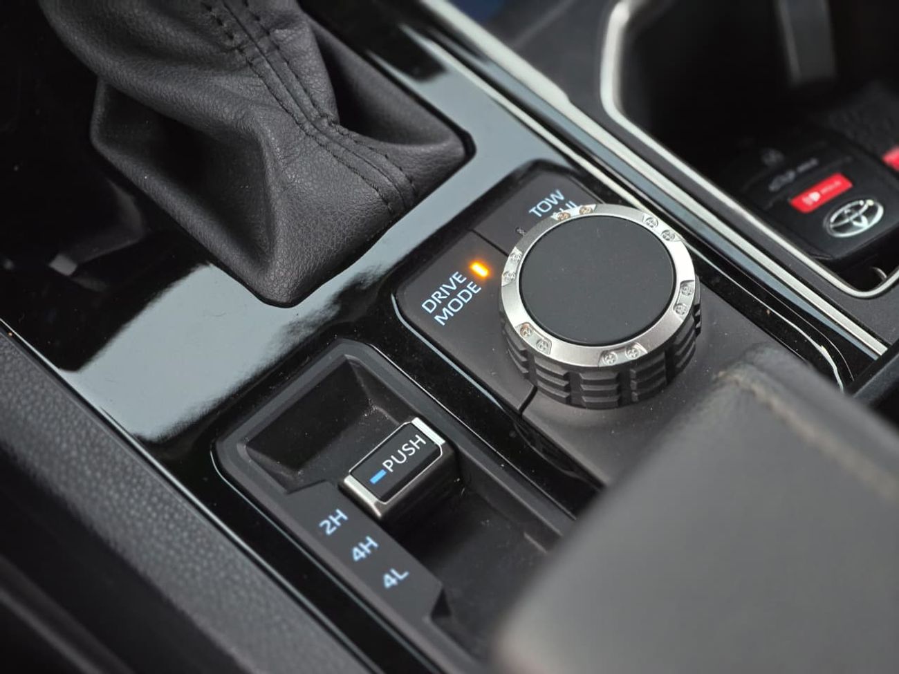 تويوتا تاندرا TOYOTA TUNDRA SR5 2024 // V6 TWIN TURBO // ORGINAL PAINT // PERFECT CONDITION // LOW MILEAGE