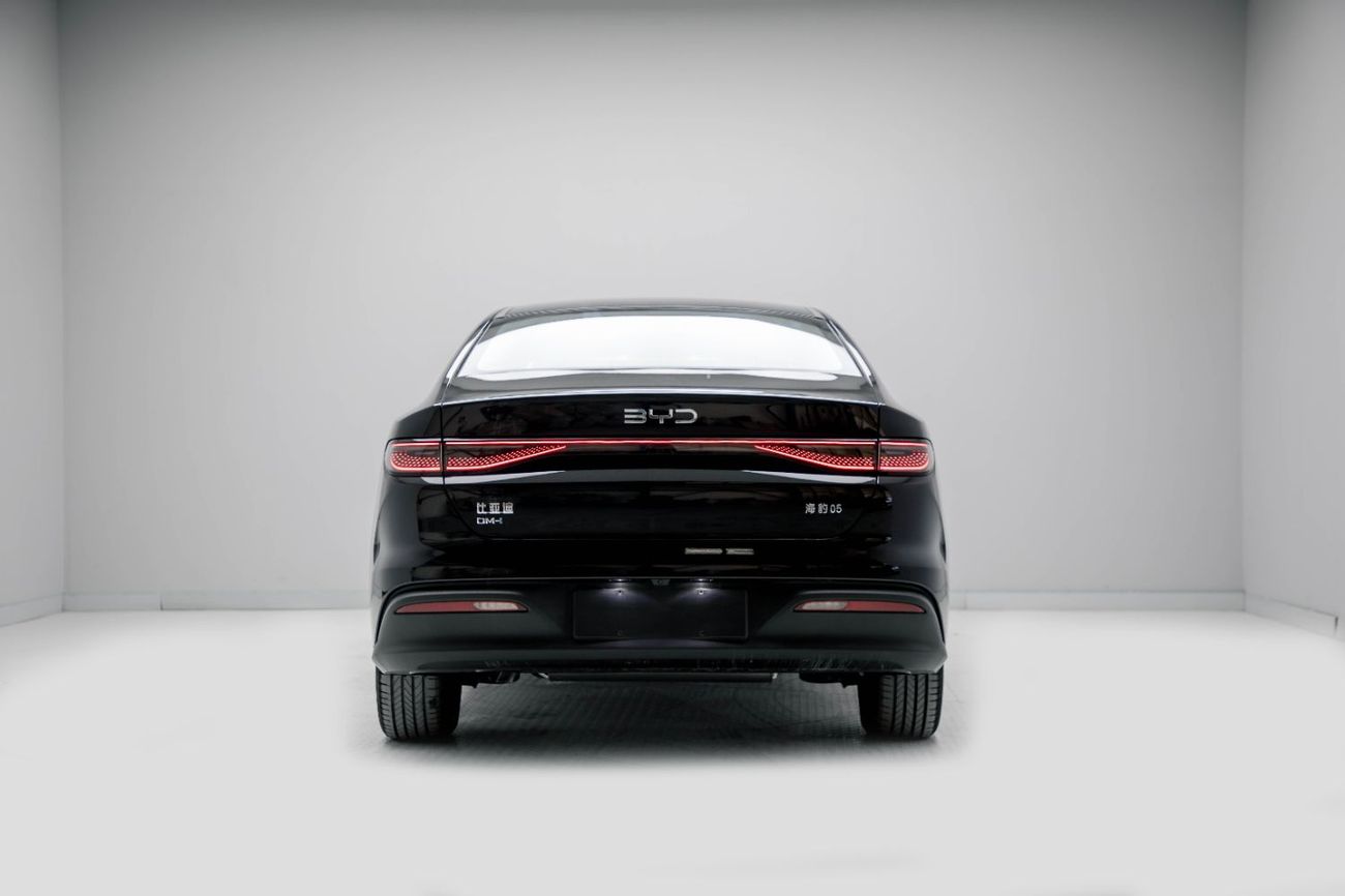 بي واي دي سيل 05 DM-i ID Luxury 1.5L - Black Inside Grey | Export Only