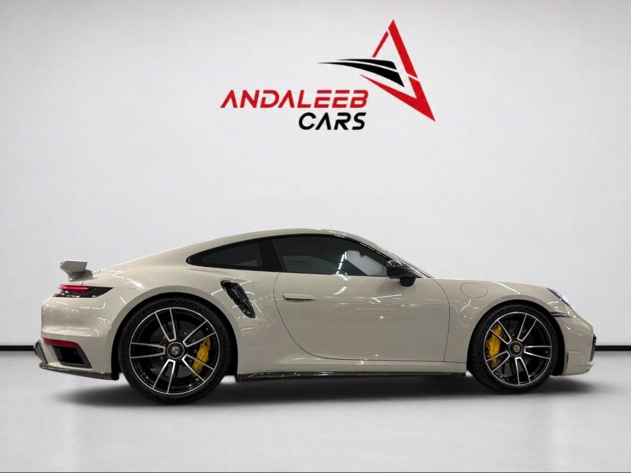 Porsche 911 CARBON AERO KIT | CRAYON GREY | FULL AGENCY HISTORY | PORSCHE 911 TURBO S | 2021 | GCC