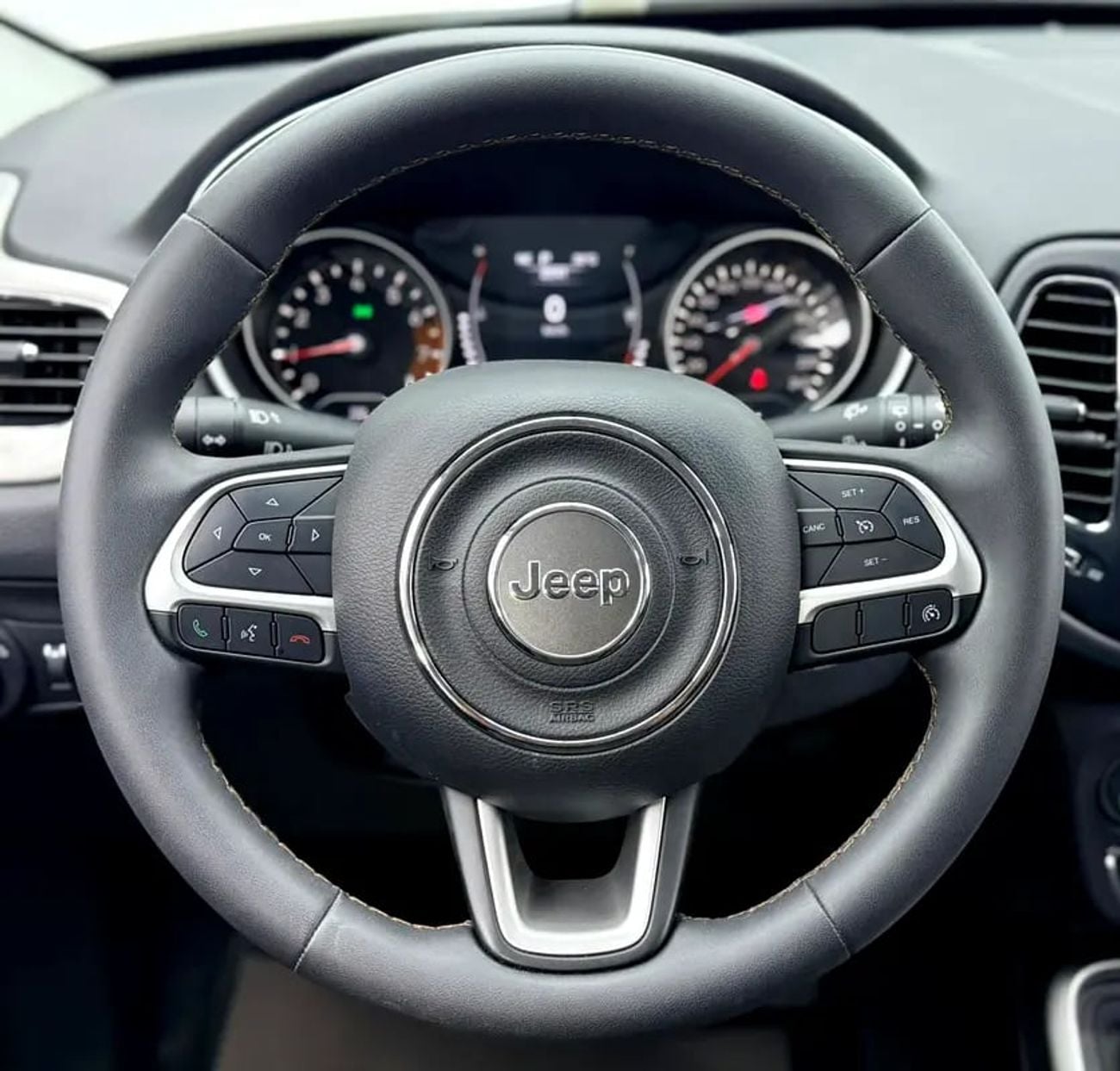 جيب كومباس Longitude, Warranty, Service History, Fully Loaded, Excellent Condition, GCC