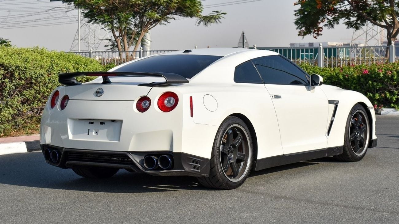 Nissan GTR Black edition