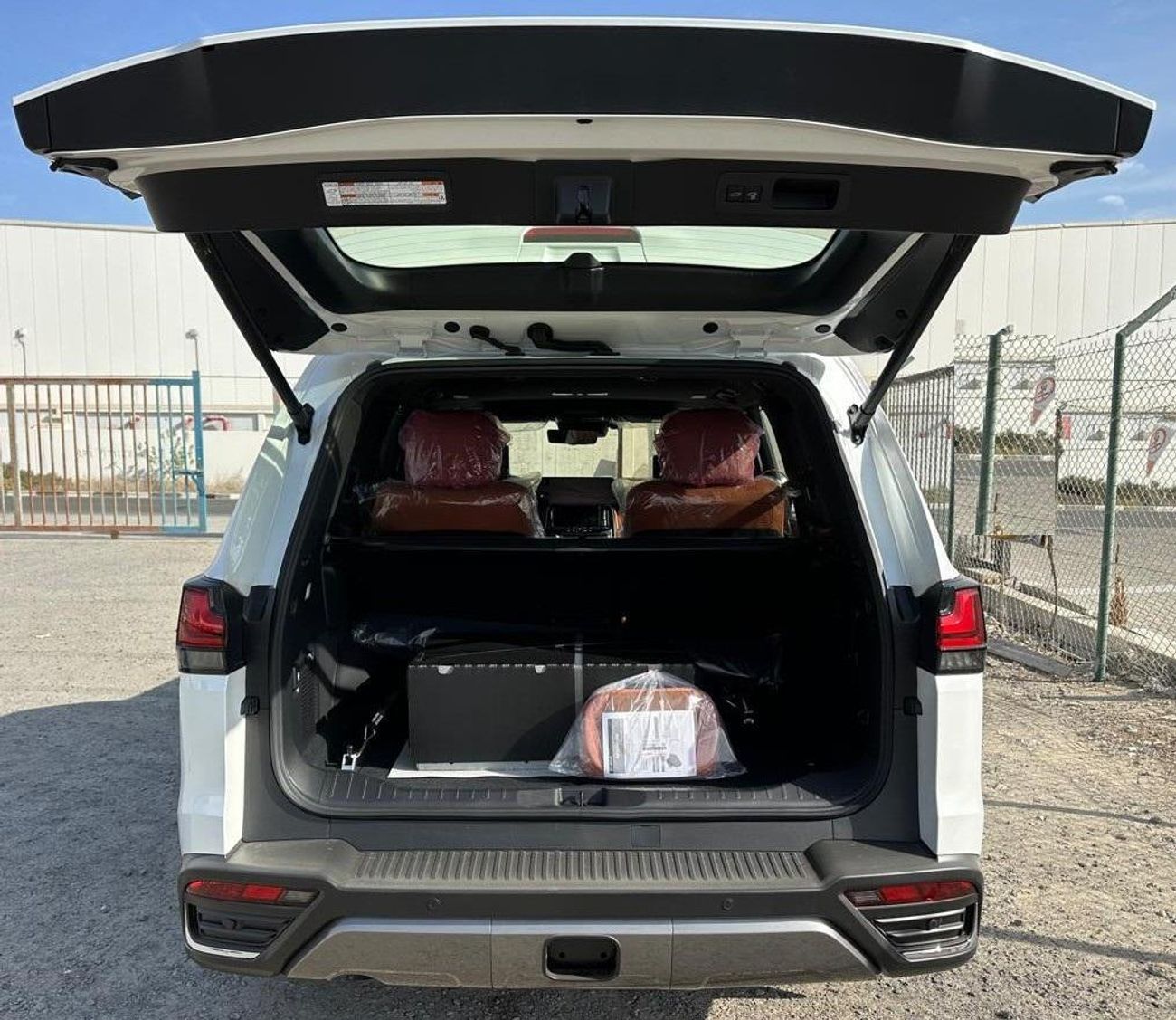 لكزس LX 600 2026 Lexus LX600 VIP (4-Seater) 3.5L V6 Twin-Turbo Petrol A/T 4WD Export Only