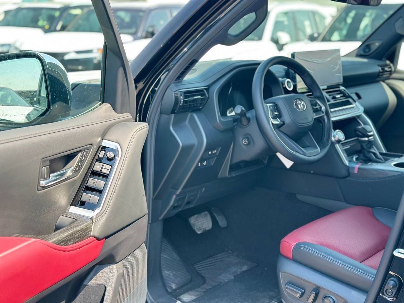 تويوتا لاند كروزر VXR 3.5 لتر هجينة أوتوماتيكية // كاملة المواصفات مع رادار، كاميرا 360 درجة، ذاكرة، مقاعد تدفئة وتبري