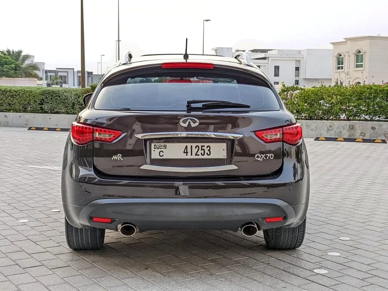إنفينيتي QX70 LUXURY