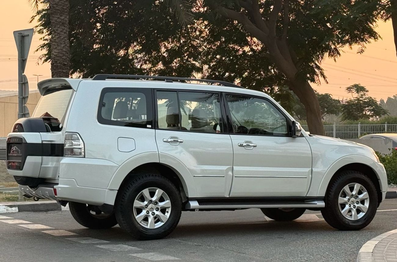 ميتسوبيشي باجيرو GLS Mid 3.0L (175 HP)