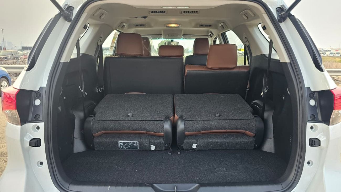 Toyota Fortuner 4.0 GXR V6 2026MODEL WHITE INSIDE BURGUNDY