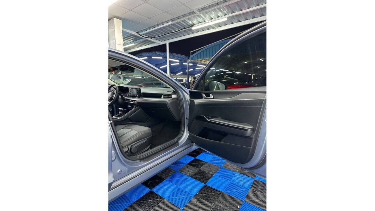 Kia K5 LX Kia K5 2021 1.6 turbo in good condition minimal damage with 100,000 km mileage