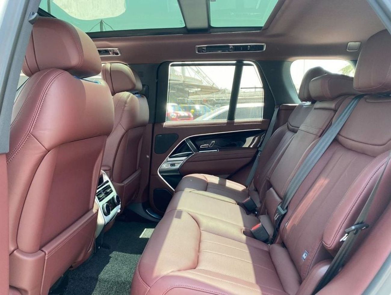 لاند روفر رينج روفر GCC SPEC UNDER WARRANTY AND SERVICE CONTRACT