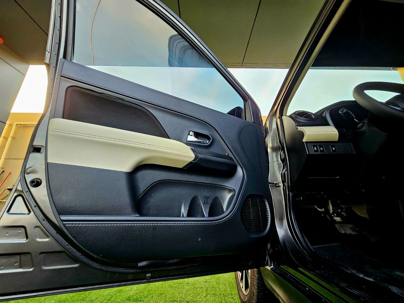 Toyota Rush EX / 1.5 V4/ LEATHER SEATS/ LOW MILEAGE/ EXPORT ONLY