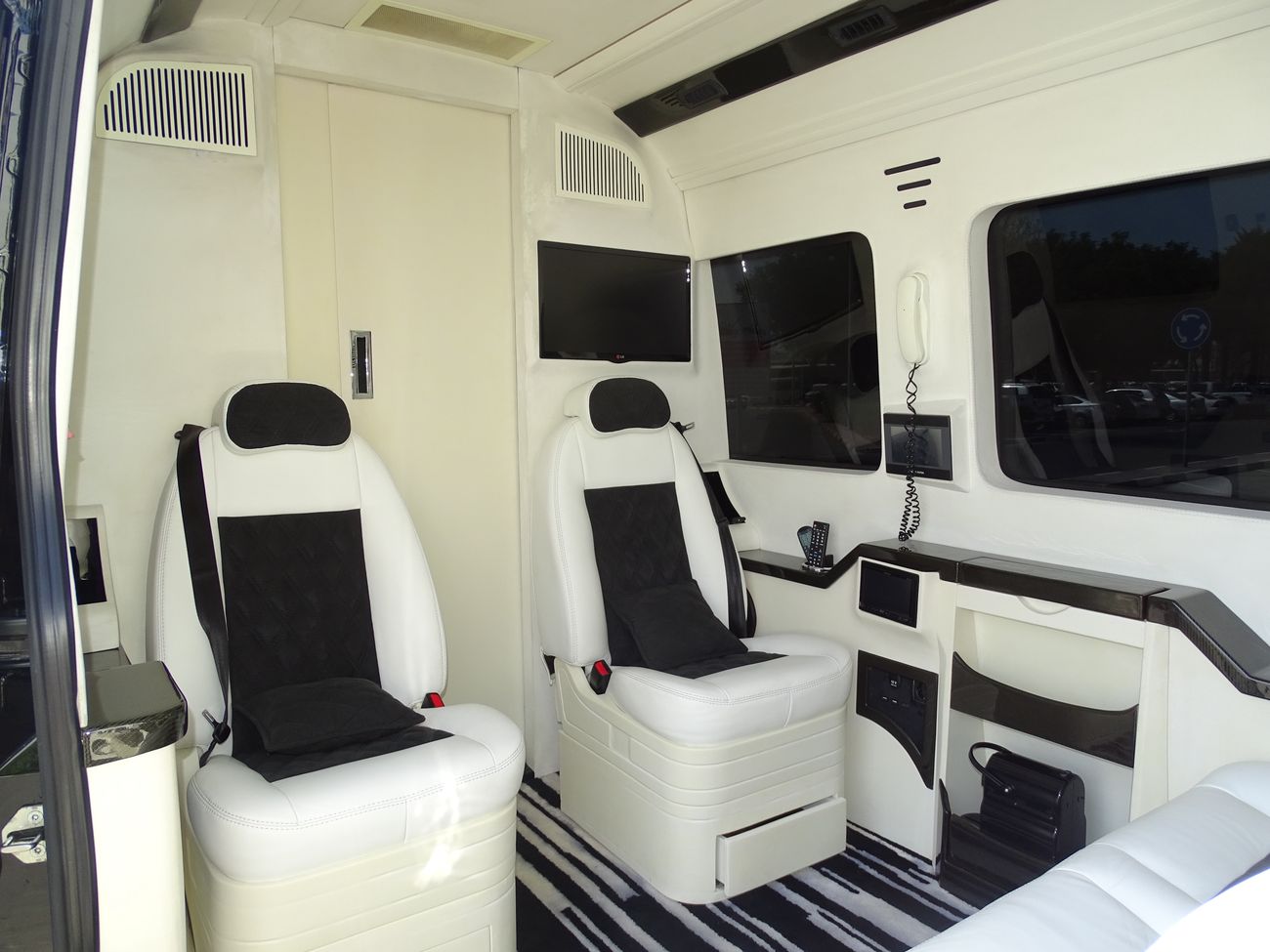 Used Mercedes-Benz Sprinter VIP 2014 for sale in Dubai - 206581