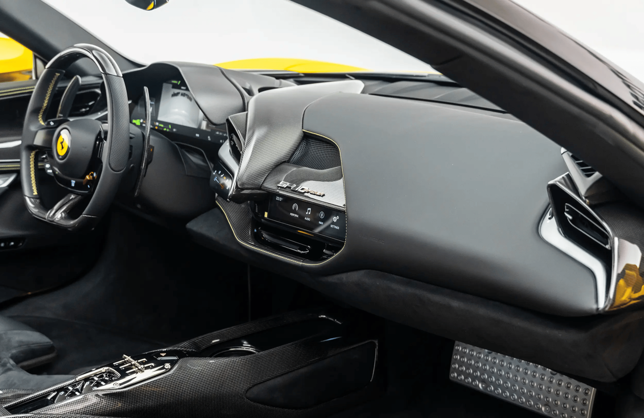 فيراري SF90 سبيدر 4.0L V8 Twin-Turbocharged Engine + eMotor