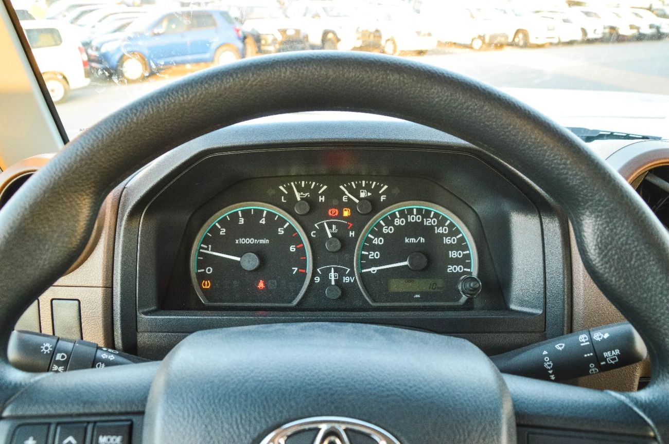 Toyota Land Cruiser 70 TOYOTA LAND CRUISER 76 4.0L 4WD 5DOOR PETROL SUV 2025
