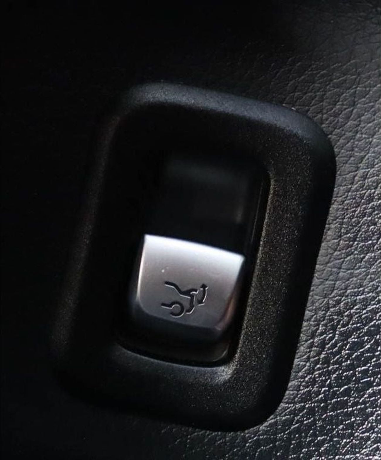 Mercedes-Benz GLC 250 4MATIC 2.0L Mercedes GLC 250, 2018, 4MATIC, GCC, original paint accident-free in excellent condition