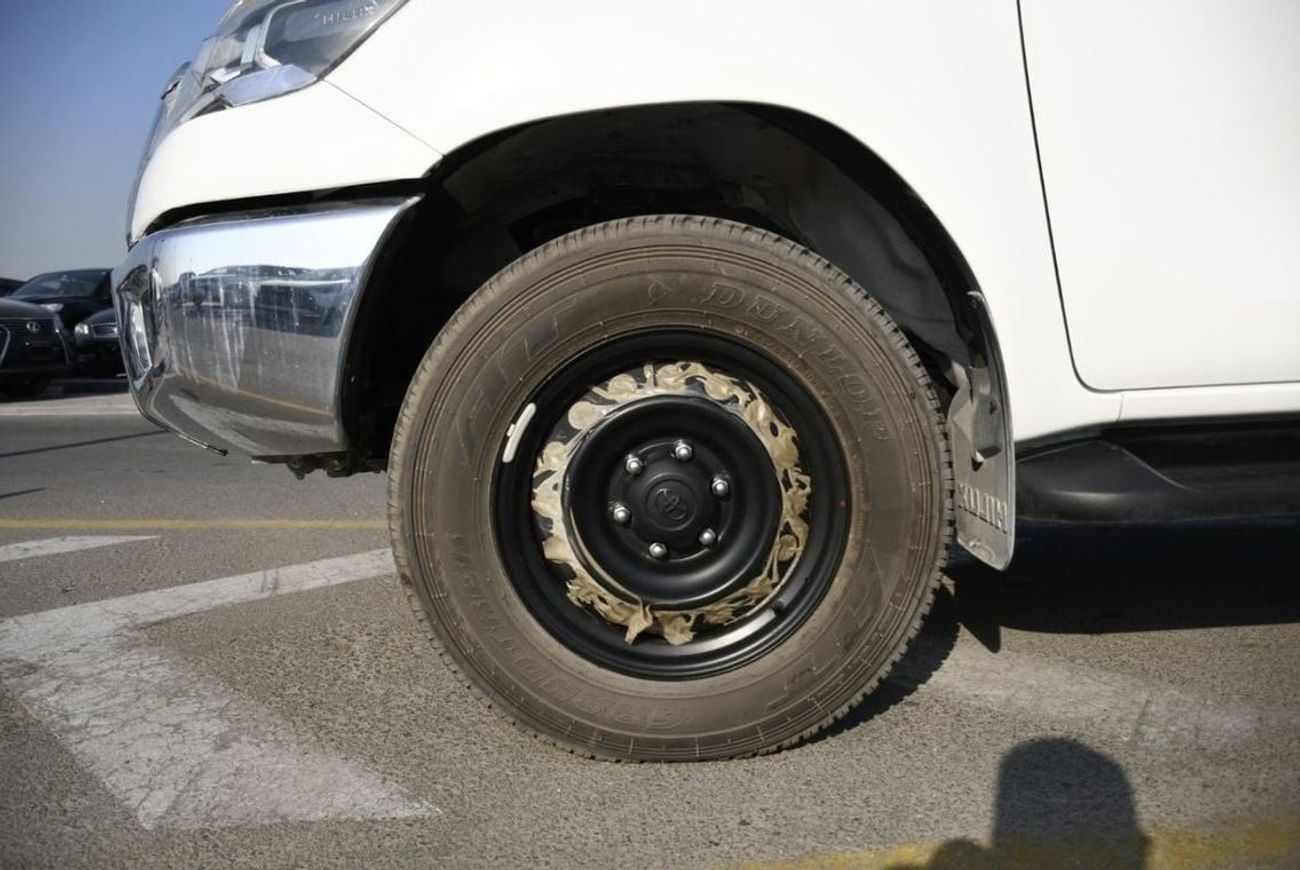 تويوتا هيلوكس TOYOTA HILUX 2.4 DSL DC 4X4 MANUAL TRANSMISSION WITH AUTO & REAR AC