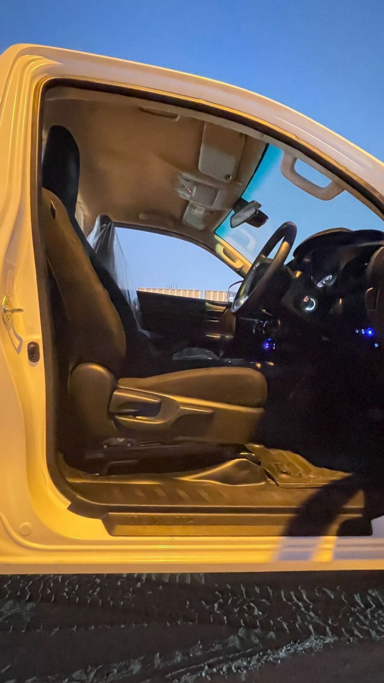 Toyota Hilux DIESEL 2.8 LITER  ,RIGHT HAND DRIVE ,AUTOMATIC GEAR