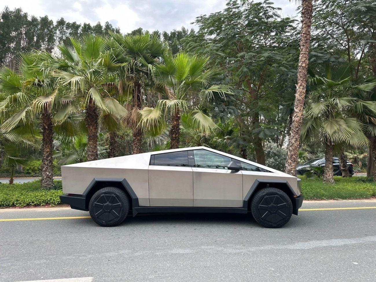 Tesla Cybertruck FOUNDATION SERIES AWD 2025 | 845 HP | Triple Motor AWD | Limited Editio