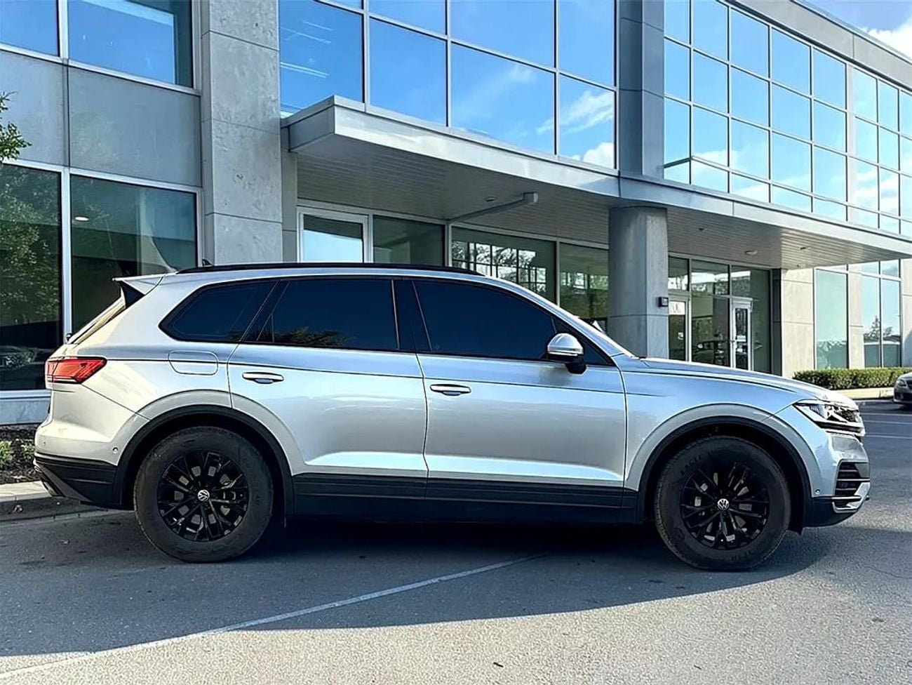 فولكس واجن طوارق Trendline 2.0L 2,384 P.M | Trendline - GCC Specs - Brand New! Under warranty