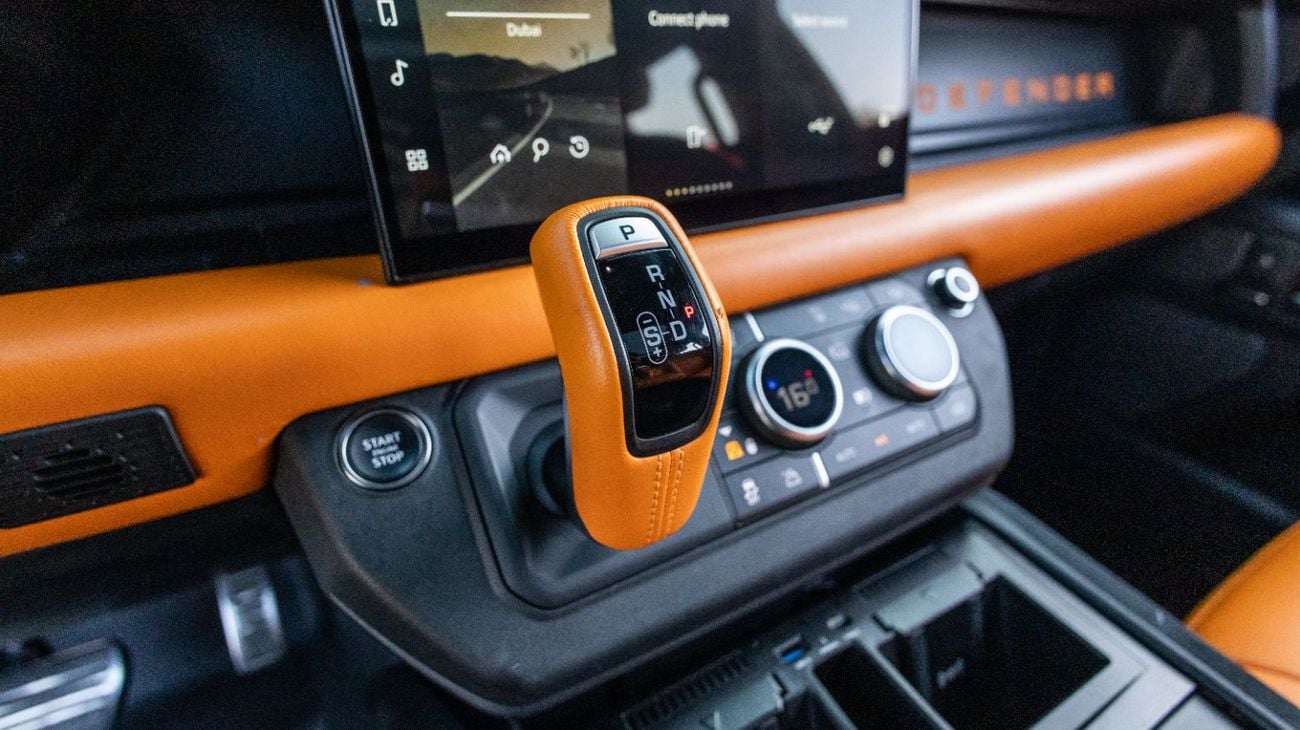 Land Rover Defender P400 110 SE 3.0L (5 Seater)