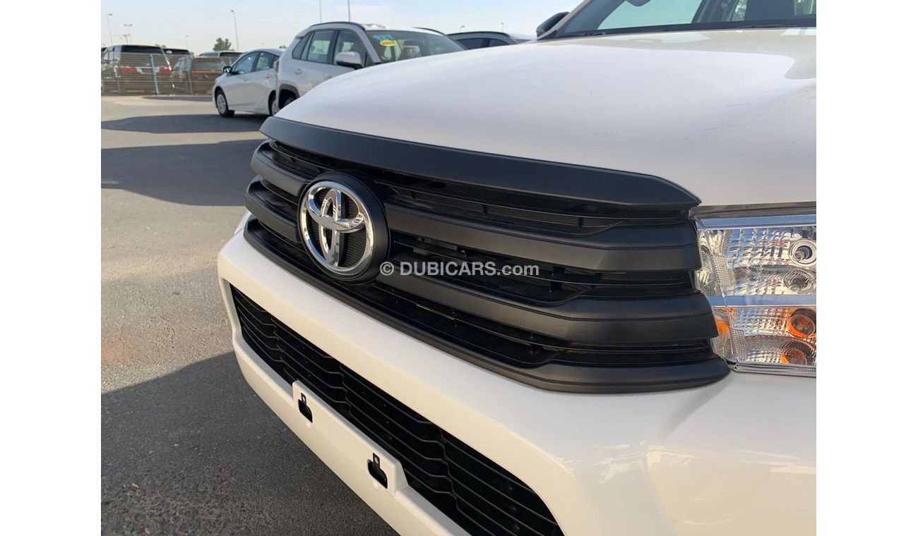 تويوتا هيلوكس 2.7 L Petrol 4x2 SCAB S/C