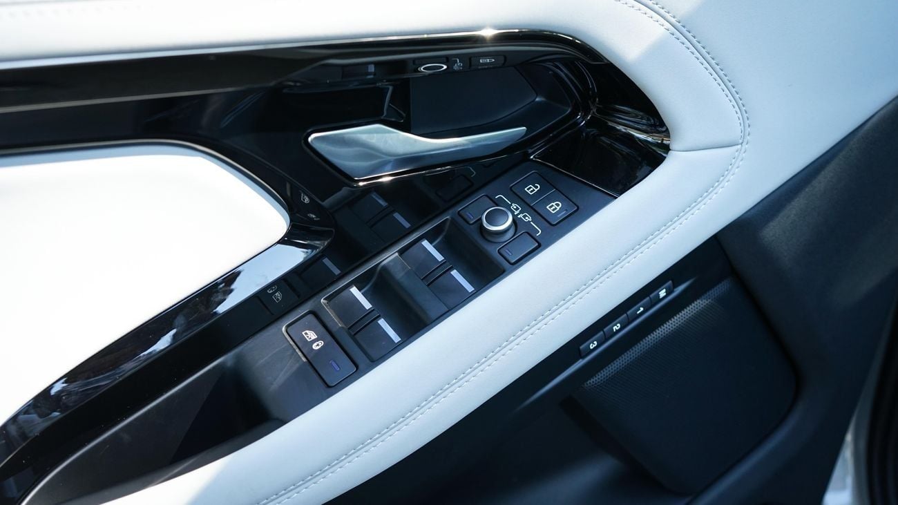 لاند روفر رانج روفر إيفوك SE P250 DYNAMIC 2025!! BRAND NEW CAR!! FIVE YEARS WARRANTY!! THREE YEARS SERVICE CONTRACT