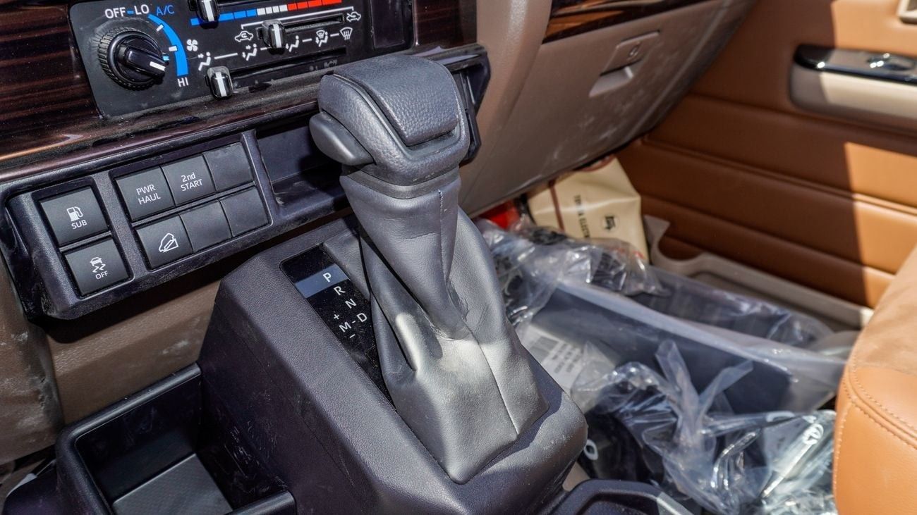 Toyota Land Cruiser Pick Up 2025 Toyota Land Cruiser LC79 SC AT V6 4.0 Petrol Full Option