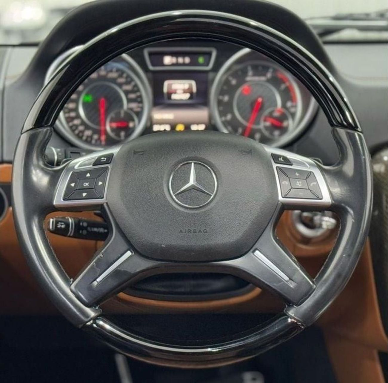 Mercedes-Benz G 63 AMG Std 5.5L 2016 Mercedes Benz G63 AMG 463 Edition, Service History, Carbon Fiber Package, GCC