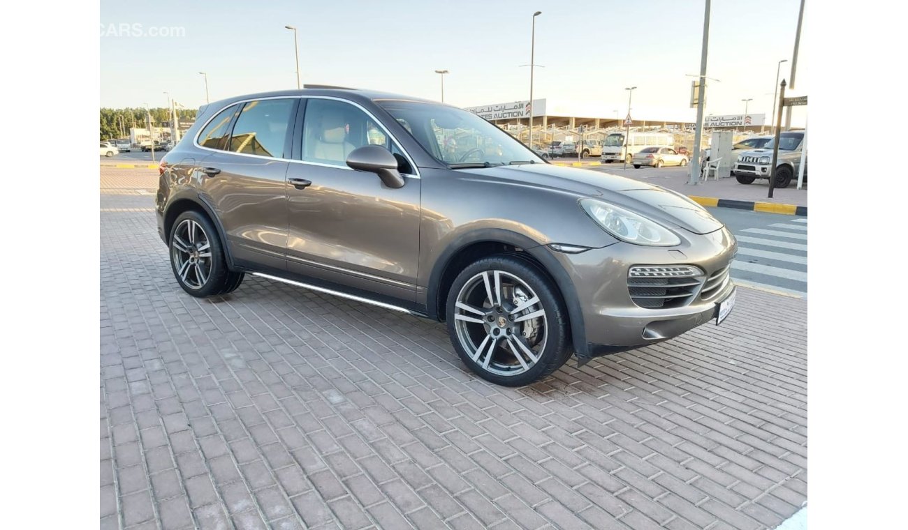 Porsche Cayenne S Sharja