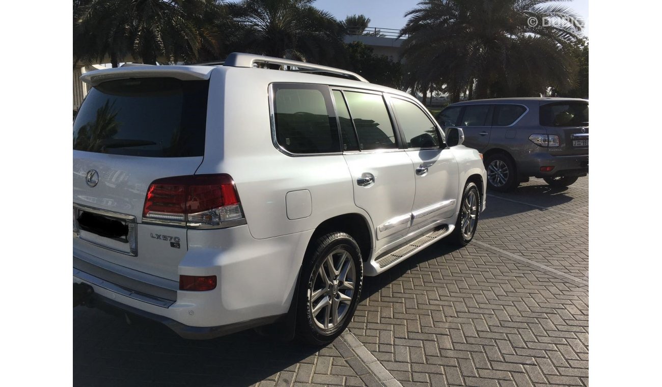 Lexus LX570