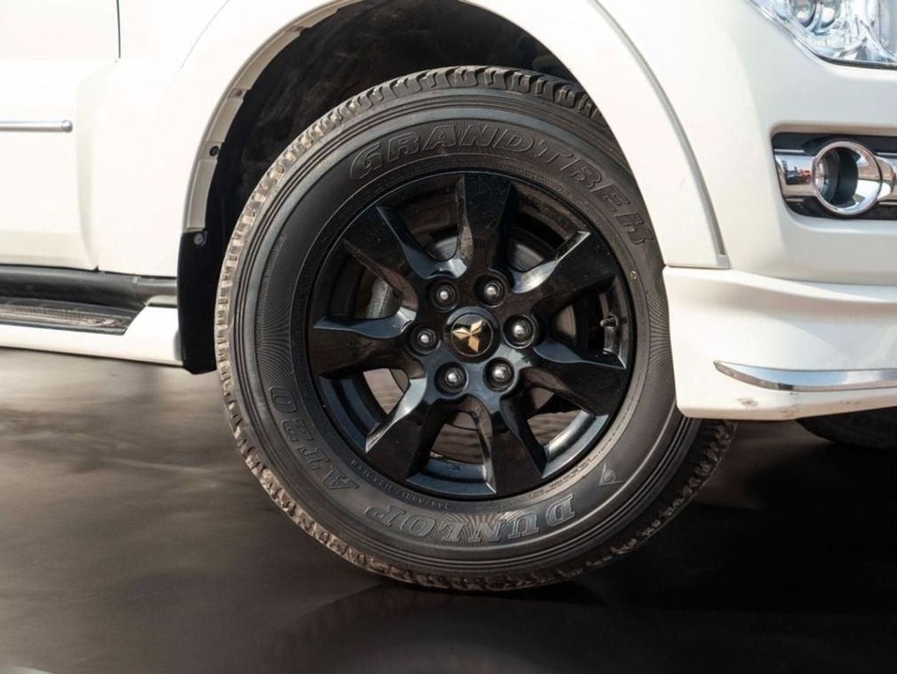 Mitsubishi Pajero GLS Highline 3.8L (236 HP)